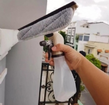 CÂY LAU KÍNH CẦM TAY KÈM BÌNH XỊT 3 IN 1 LOCK&LOCK ETM417.